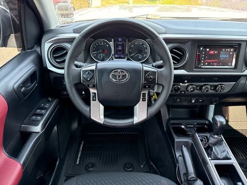 Used 2020 Toyota Tacoma SR5 AWD/4WD image 27