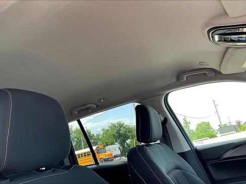Used 2024 Jeep Grand Cherokee Laredo RWD image 18