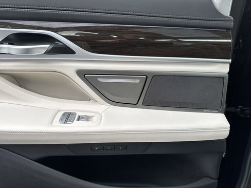 Used 2022 BMW ALPINA B7 xDrive image 28