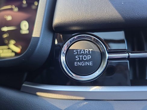 New 2025 Mitsubishi Outlander SE image 23