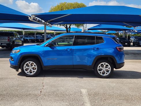Used 2024 Jeep Compass Latitude AWD/4WD image 3