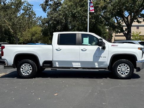 Used 2023 Chevrolet Silverado 2500 LT w/ Convenience Package AWD/4WD image 2