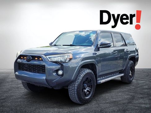 Used 2015 Toyota 4Runner SR5 RWD image 9