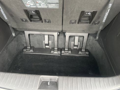 Used 2025 Kia Carnival FWD image 15