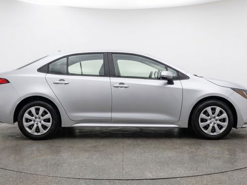 Used 2025 Toyota Corolla LE FWD image 11