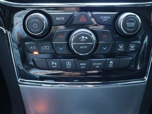 Used 2021 Jeep Grand Cherokee Limited image 23