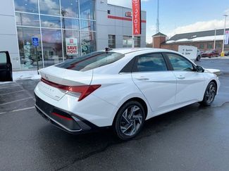 Used 2024 Hyundai Elantra Limited video 3