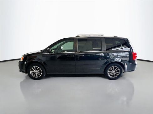 Used 2017 Dodge Grand Caravan SXT FWD image 8