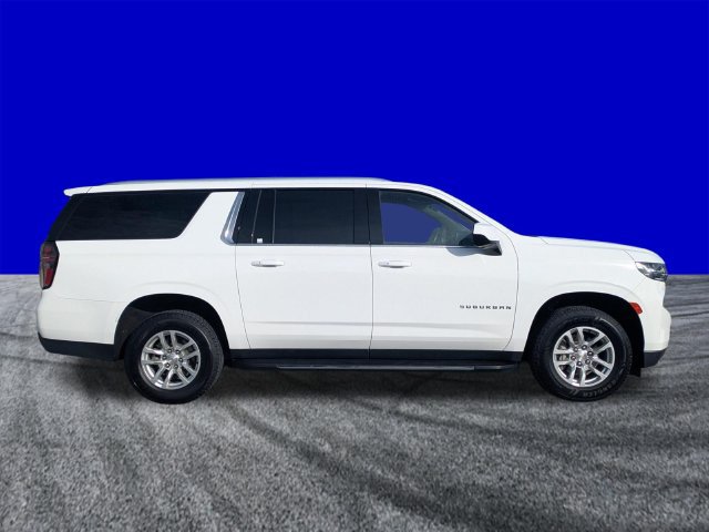 Used 2024 Chevrolet Suburban LT RWD image 3