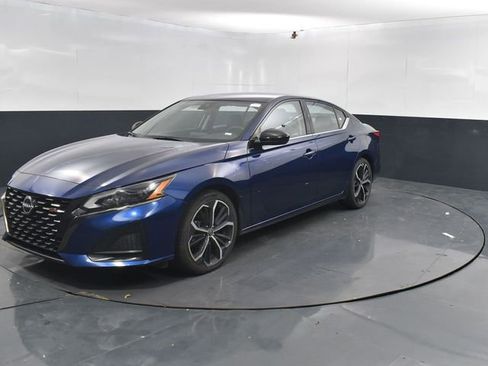 Used 2023 Nissan Altima 2.5 SR image 4