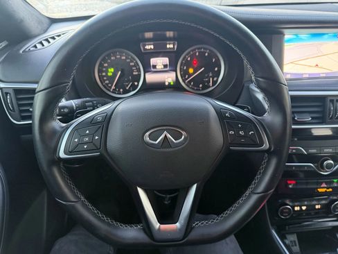 Used 2018 INFINITI QX30 Sport image 12