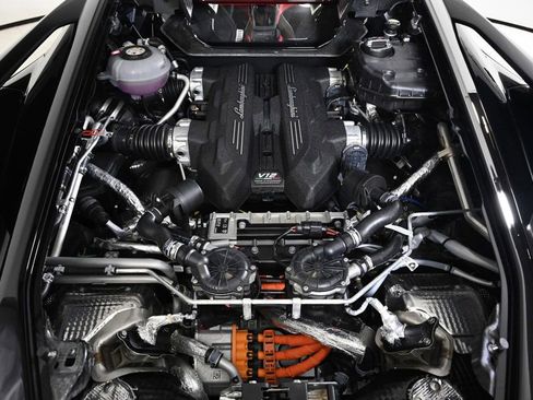 Used 2024 Lamborghini Revuelto image 27