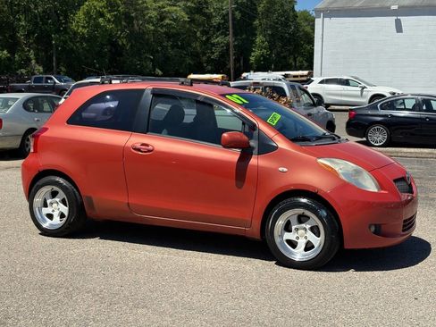 Used 2007 Toyota Yaris 2-Door Hatchback FWD image 4