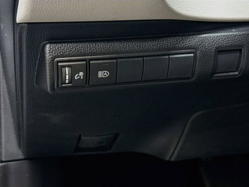 Used 2020 Toyota Corolla LE FWD image 12