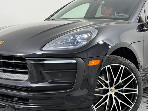 Certified 2026 Porsche Macan AWD/4WD image 12