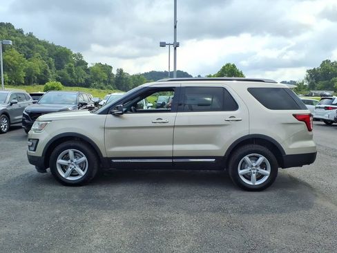 Used 2017 Ford Explorer XLT AWD/4WD image 4