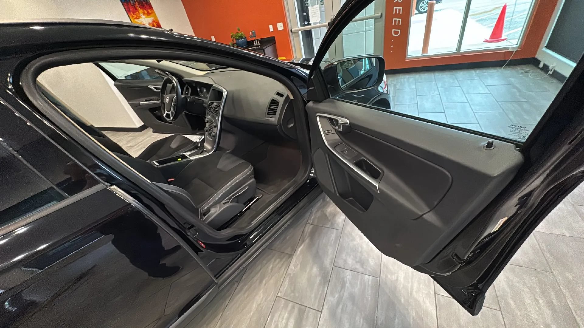 Used 2013 Volvo XC60 3.2 FWD image 25