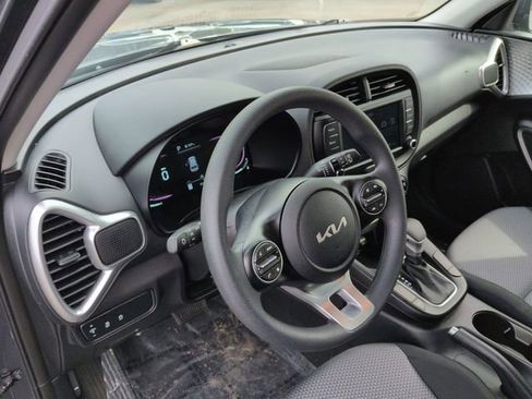 Used 2023 Kia Soul LX image 10