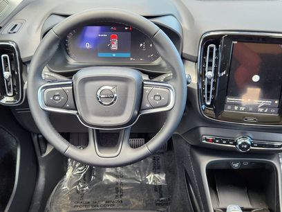 New 2026 Volvo XC40 B5 Ultra w/ Climate Package