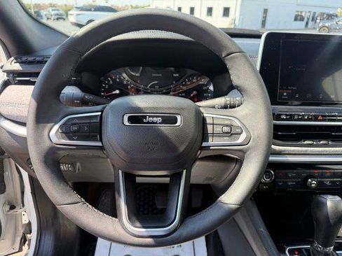 Used 2025 Jeep Compass Latitude w/ Sun & Sound Group AWD/4WD image 10