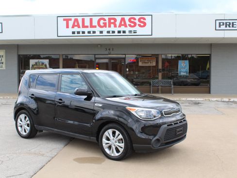 Used 2015 Kia Soul + w/ Audio Package FWD image 2