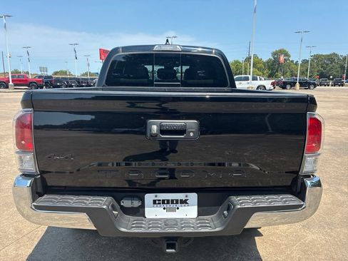 Used 2023 Toyota Tacoma TRD Off-Road AWD/4WD image 4