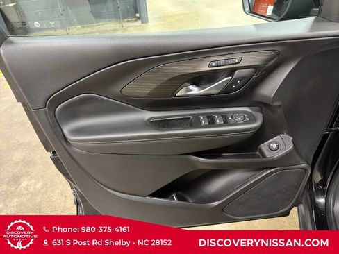 Used 2024 GMC Terrain SLT AWD/4WD image 10