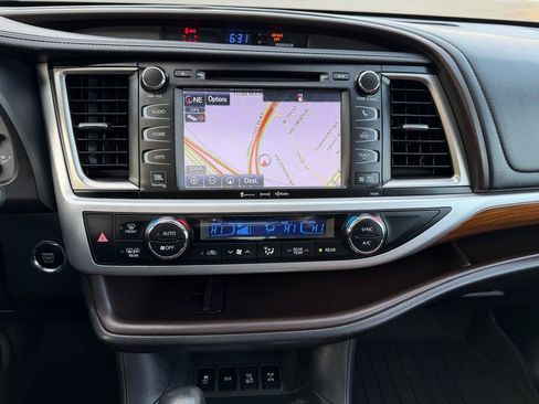 Used 2019 Toyota Highlander Limited Platinum AWD/4WD image 19