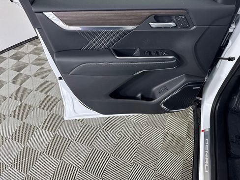 New 2026 GMC Acadia Denali w/ Super Cruise Package image 10