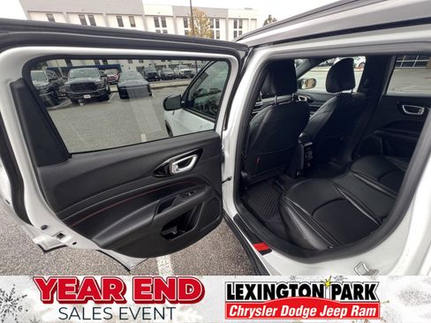 Used 2023 Jeep Compass Trailhawk image 13