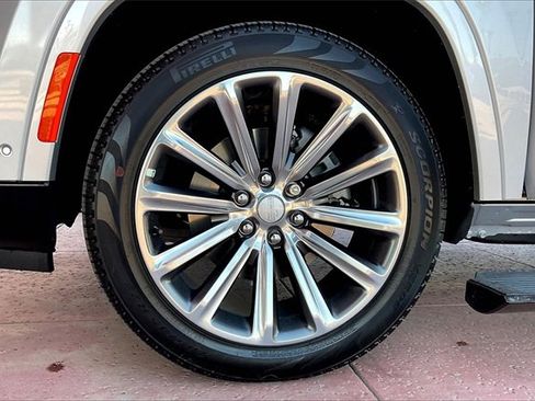 New 2023 Jeep Grand Wagoneer Series II w/ Convenience Group III image 10