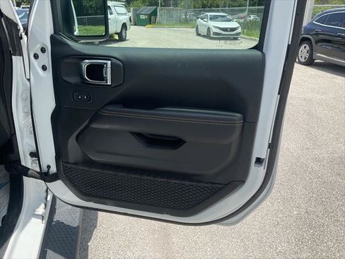 Used 2025 Jeep Wrangler Unlimited Sahara AWD/4WD image 23