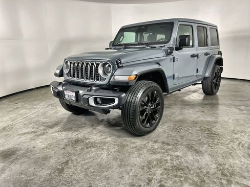 Used 2025 Jeep Wrangler Unlimited Sahara w/ Safety Group AWD/4WD image 4