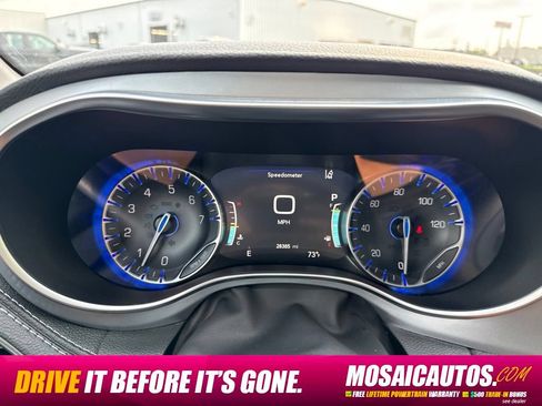 Used 2026 Chrysler Pacifica Limited FWD image 33