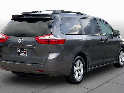 Used 2018 Toyota Sienna LE FWD image 13