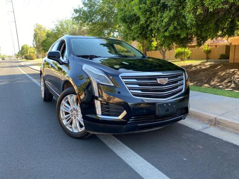 Used 2017 Cadillac XT5 Premium Luxury FWD image 2