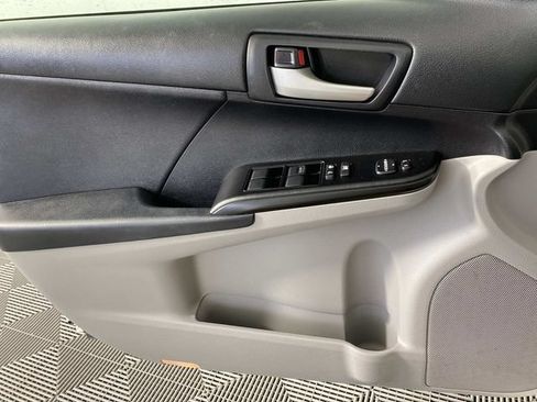 Used 2012 Toyota Camry LE FWD image 22