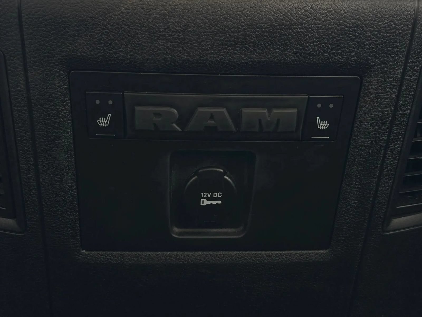Used 2016 RAM 1500 Laramie w/ Convenience Group AWD/4WD image 24