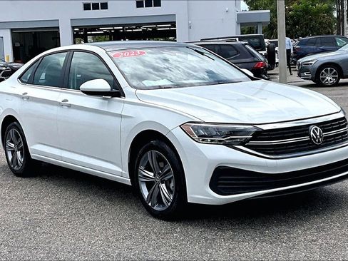 Certified 2023 Volkswagen Jetta SE FWD image 2
