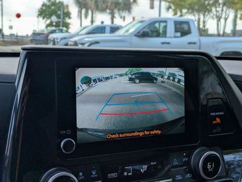 Certified 2025 Toyota Highlander LE FWD image 19