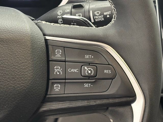 Used 2023 Jeep Grand Cherokee Altitude AWD/4WD image 20