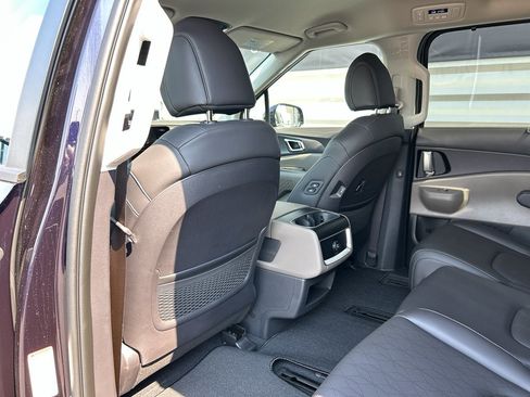 New 2026 Kia Carnival EX image 13