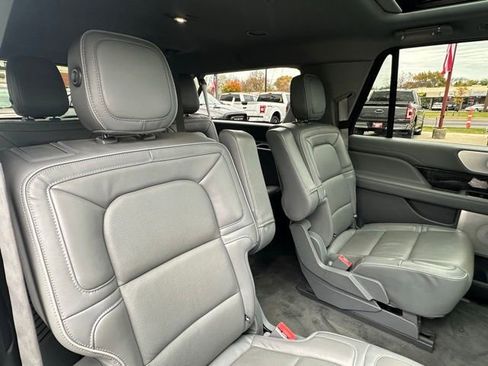 Used 2019 Lincoln Navigator L Reserve image 28