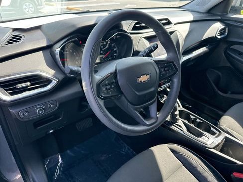 Used 2023 Chevrolet TrailBlazer LT FWD image 9