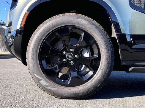 Used 2025 Land Rover Defender 110 X-Dynamic SE image 11