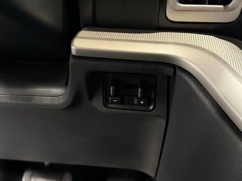 New 2025 Ford Expedition Active image 18