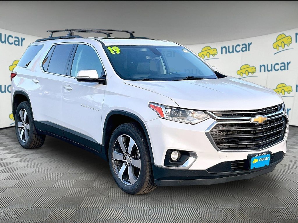 Used 2019 Chevrolet Traverse LT w/ LT Premium Package AWD/4WD image 1