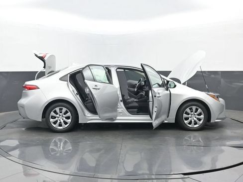 Used 2026 Toyota Corolla LE FWD image 30