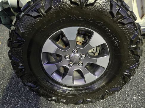 Used 2019 Jeep Wrangler Unlimited Sahara image 10