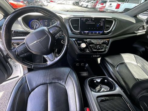 Used 2021 Chrysler Pacifica Touring-L w/ S Appearance Package FWD image 21